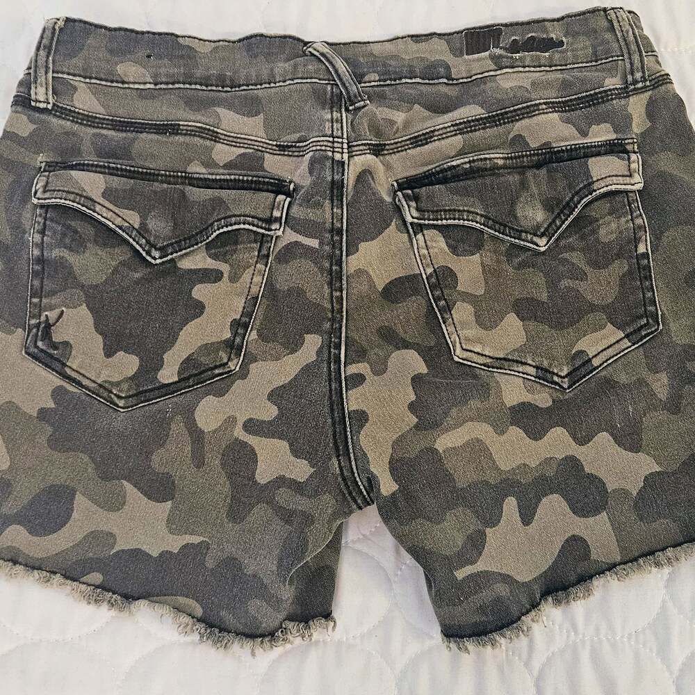 KUT from the Kloth Alice Camo Cut Off Jean Shorts Size 6 - Picture 6 of 8